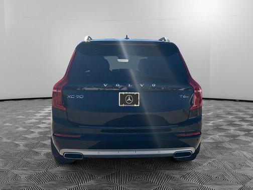 2016 Volvo XC90 T6 Momentum
