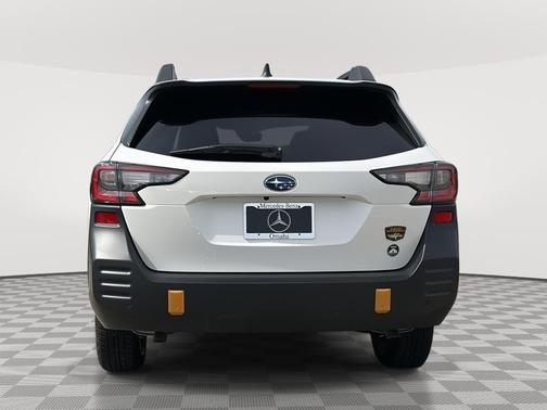 Crystal White Pearl 2025 Subaru Outback Wilderness