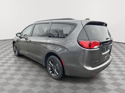 Granite Crystal Metallic Clearcoat 2020 Chrysler Pacifica L