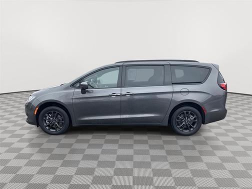 Granite Crystal Metallic Clearcoat 2020 Chrysler Pacifica L