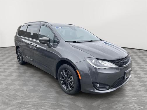 Granite Crystal Metallic Clearcoat 2020 Chrysler Pacifica L