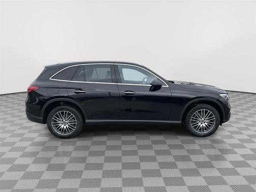BLACK 2026 Mercedes-Benz GLC 300 4MATIC