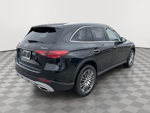 BLACK 2026 Mercedes-Benz GLC 300 4MATIC