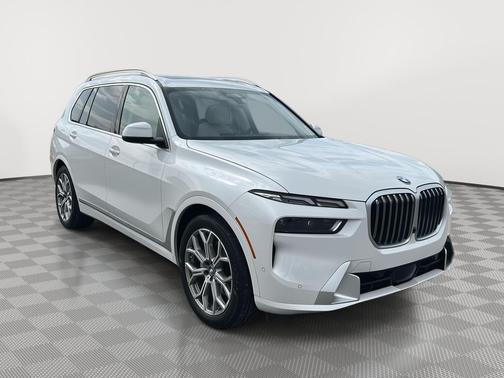 Mineral White Metallic 2023 BMW X7 xDrive40i