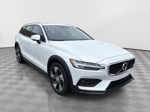 Crystal White Metallic 2022 Volvo V60 Cross Country T5