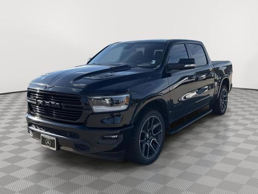 Diamond Black Crystal Pearlcoat 2019 RAM 1500 Laramie