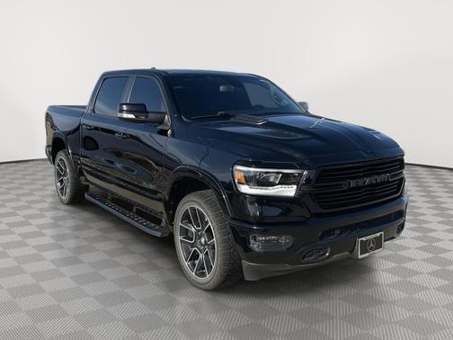 Diamond Black Crystal Pearlcoat 2019 RAM 1500 Laramie