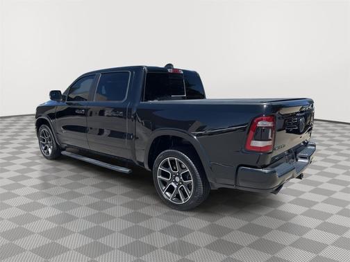 Diamond Black Crystal Pearlcoat 2019 RAM 1500 Laramie