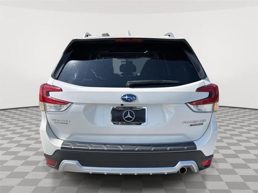 Crystal White Pearl 2023 Subaru Forester Touring