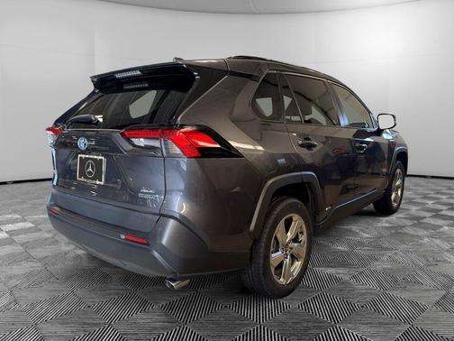 2021 Toyota RAV4 Hybrid XLE Premium