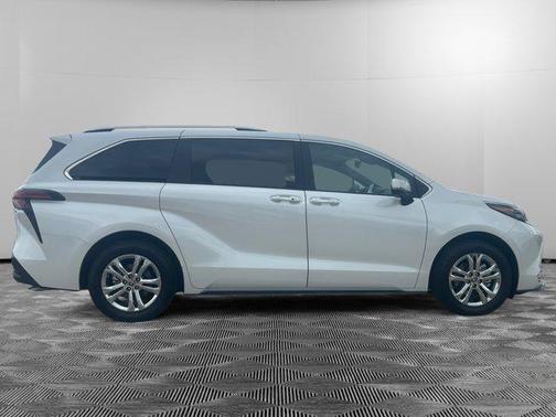 2024 Toyota Sienna Platinum 7 Passenger