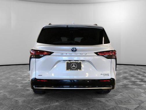 2024 Toyota Sienna Platinum 7 Passenger