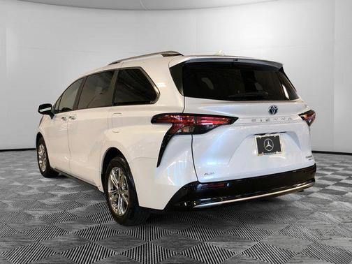 2024 Toyota Sienna Platinum 7 Passenger