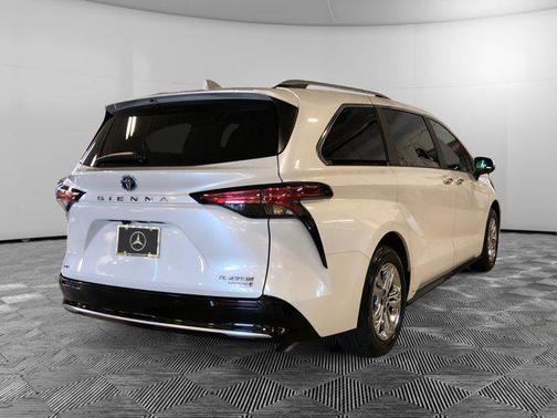 2024 Toyota Sienna Platinum 7 Passenger