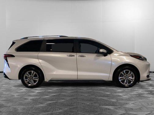 2024 Toyota Sienna Platinum 7 Passenger