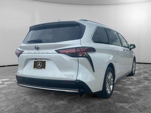 2024 Toyota Sienna Platinum 7 Passenger