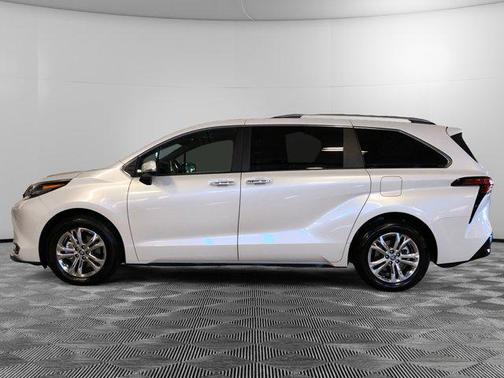 2024 Toyota Sienna Platinum 7 Passenger