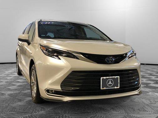 2024 Toyota Sienna Platinum 7 Passenger