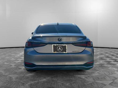 2025 Lexus ES 300h Base