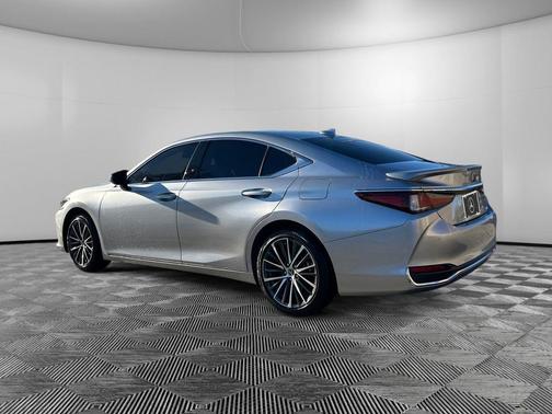 2025 Lexus ES 300h Base