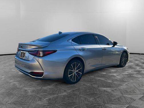 2025 Lexus ES 300h Base