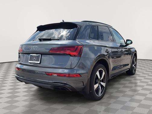 Daytona Gray Pearl Effect 2023 Audi Q5 45 S line Prestige