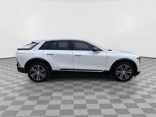 Crystal White Tricoat 2024 Cadillac LYRIQ Luxury