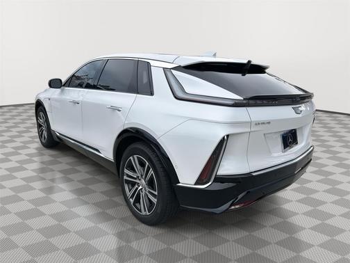 Crystal White Tricoat 2024 Cadillac LYRIQ Luxury