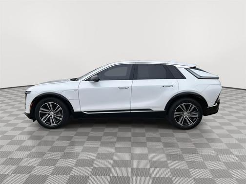 Crystal White Tricoat 2024 Cadillac LYRIQ Luxury