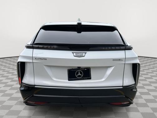 Crystal White Tricoat 2024 Cadillac LYRIQ Luxury