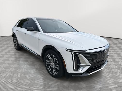 Crystal White Tricoat 2024 Cadillac LYRIQ Luxury