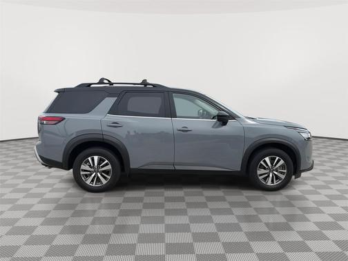 Super Black 2023 Nissan Pathfinder SL 4WD
