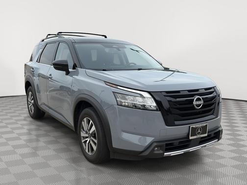 Super Black 2023 Nissan Pathfinder SL 4WD