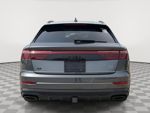 Daytona Gray Pearl Effect 2025 Audi Q8 55 Prestige