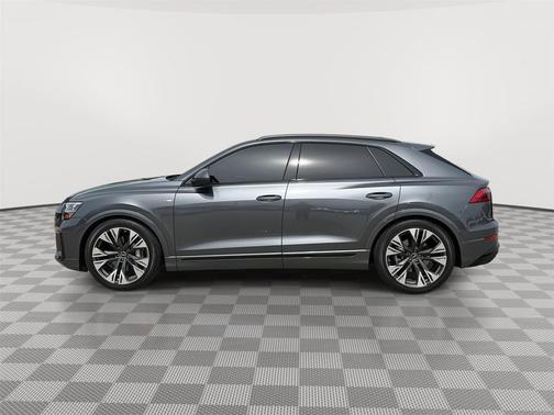 Daytona Gray Pearl Effect 2025 Audi Q8 55 Prestige