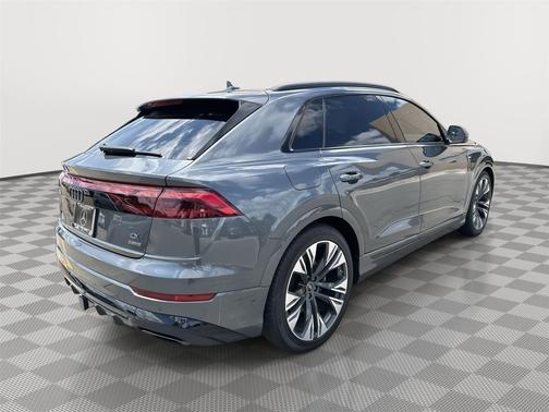 Daytona Gray Pearl Effect 2025 Audi Q8 55 Prestige