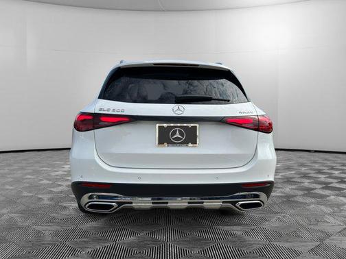 2026 Mercedes-Benz GLC 300 4MATIC