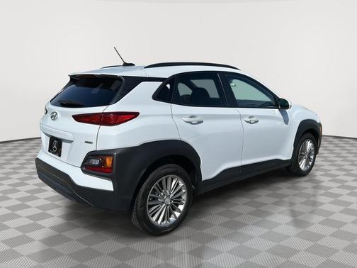 Chalk White 2018 Hyundai KONA SEL