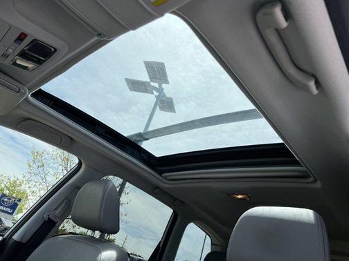 Crystal White Pearl 2017 Subaru Forester 2.5i Limited