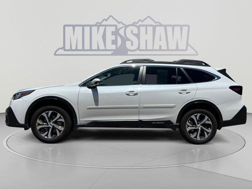 Crystal White Pearl 2022 Subaru Outback Limited