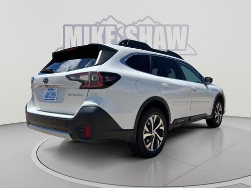 Crystal White Pearl 2022 Subaru Outback Limited