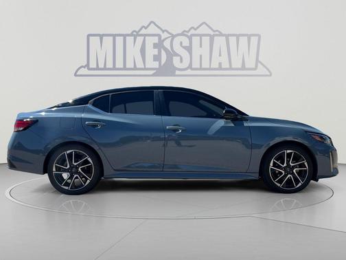 Atlantic Gray Metallic/Super Black 2024 Nissan Sentra SR
