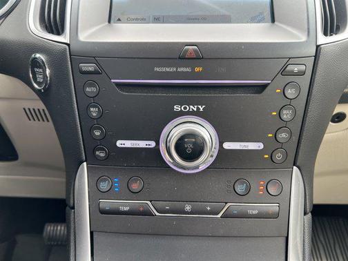 White Platinum Clearcoat Metallic 2017 Ford Edge Titanium