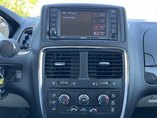 Granite Pearlcoat 2020 Dodge Grand Caravan SE