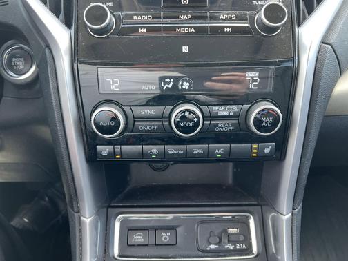 Ice Silver Metallic 2022 Subaru Ascent Limited 7-Passenger