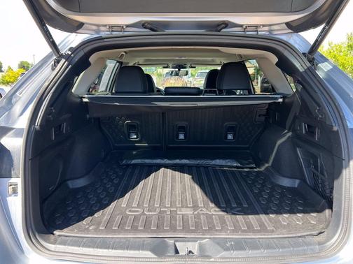 Ice Silver Metallic 2024 Subaru Outback Limited XT