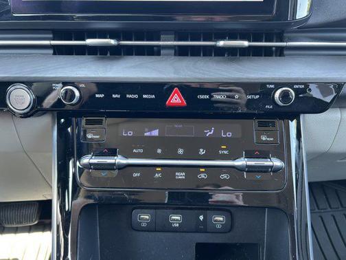 2023 Kia Carnival EX