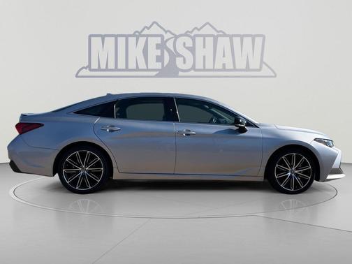 Celestial Silver Metallic 2019 Toyota Avalon XSE
