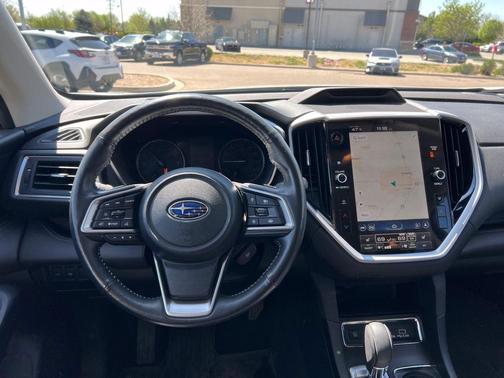 Crystal White Pearl 2023 Subaru Ascent Limited 7-Passenger
