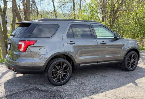 Magnetic Metallic 2019 Ford Explorer XLT